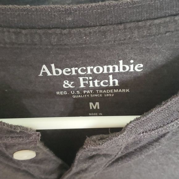 Abercrombie button tee - Picture 2 of 3